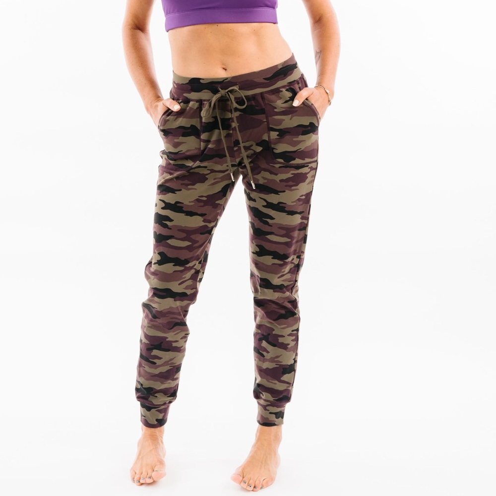 Zyia Purple Camo Unwind Joggers